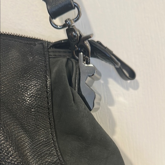 Tous Elegant Black Leather Handbag - Picture 3 of 13